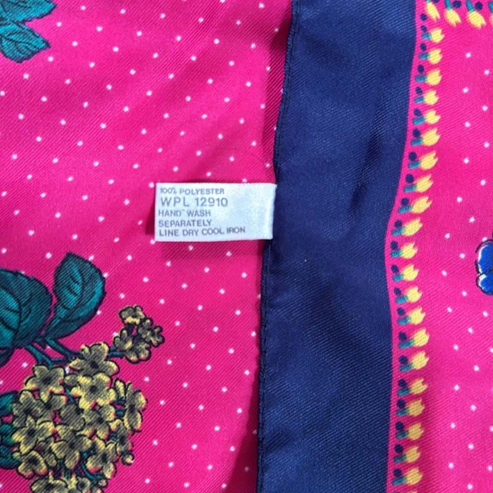 Beautiful Italian floral scarf - Picture 3 of 3